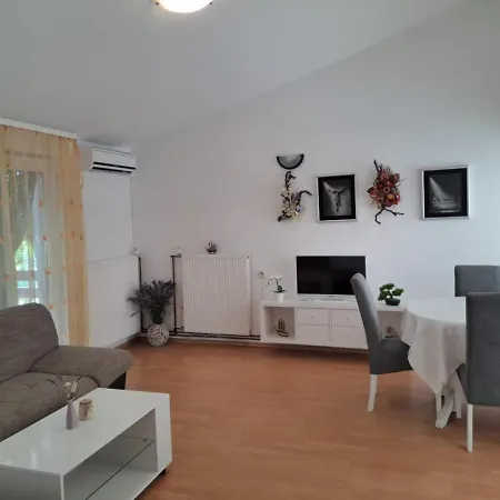Ema Apartment *
